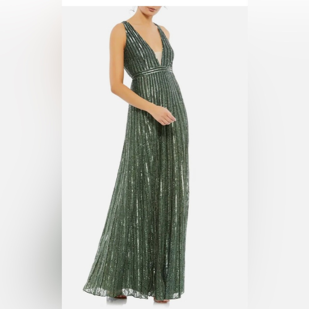 🦄NWT Mac Duggal Sequin A-Line Evening Gown Plunge Neck, Size 4